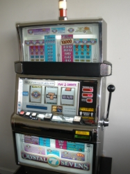 IGT CRYSTAL SEVENS S2000 FLAT TOP SLOT MACHINE 