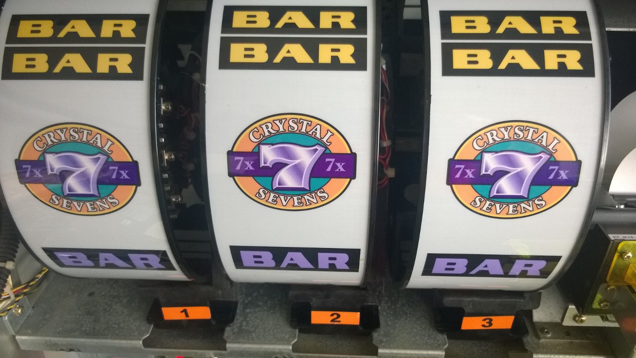 IGT CRYSTAL SEVENS S2000 FLAT TOP SLOT MACHINE - 