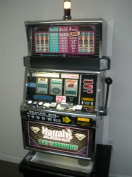 IGT DOUBLE DIAMOND S2000 SLOT MACHINE with QUARTER COIN HANDLING - THREE COIN (FLAT TOP - HARRAHS SLOT TOURNAMENT) 