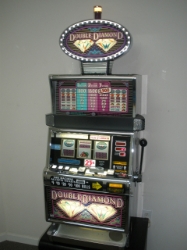 IGT DOUBLE DIAMOND S2000 QUARTER COIN HANDLING WITH LIGHTED TOPPER (FLAT TOP) 
