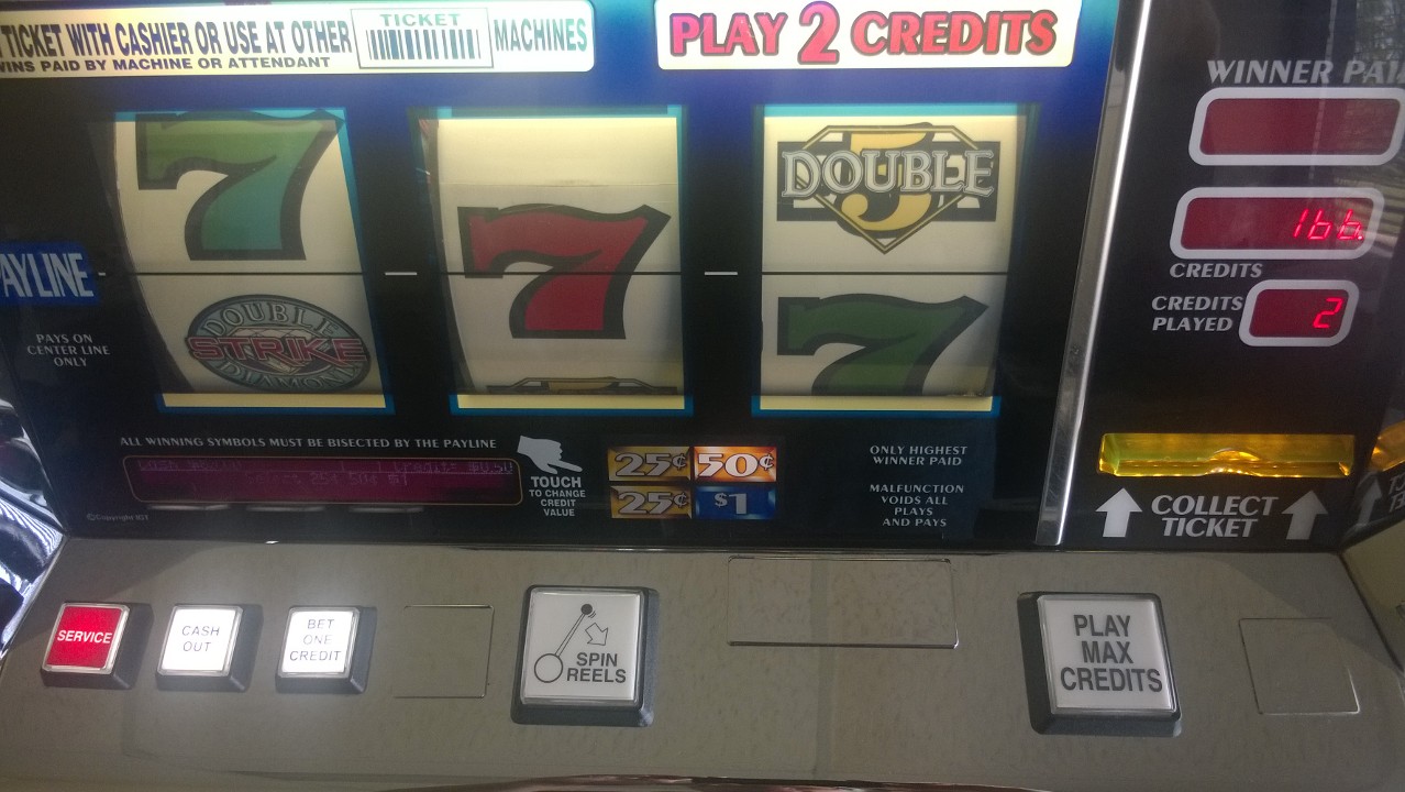 IGT DOUBLE DIAMOND STRIKE S2000 SLOT MACHINE - 