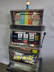 IGT HAYWIRE S2000 SLOT MACHINE WITH QUARTER COIN HANDLING 