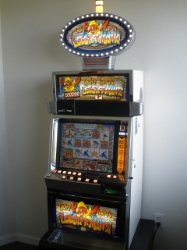 IGT LUCKY LARRY LOBSTERMANIA I-GAME PLUS VIDEO SLOT MACHINE with LCD TOUCHSCREEN MONITOR AND LIGHTED TOPPER 