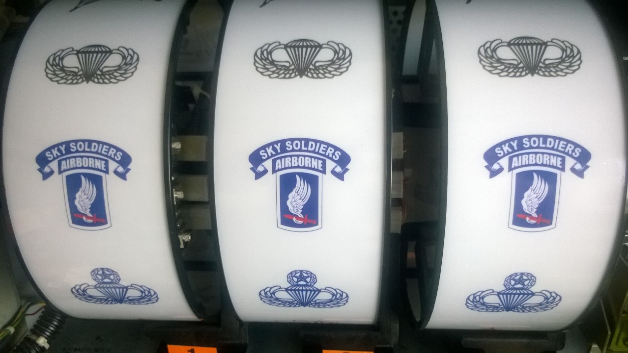 IGT SKY SOLDIERS AIRBORNE CUSTOM S2000 SLOT MACHINE - 
