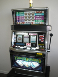 IGT TRIPLE DIAMOND FIVE LINE S2000 SLOT MACHINE 