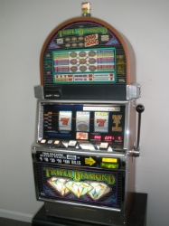 IGT TRIPLE DIAMOND NINE LINE S2000 SLOT MACHINE (BACKLIGHTED REELS) 