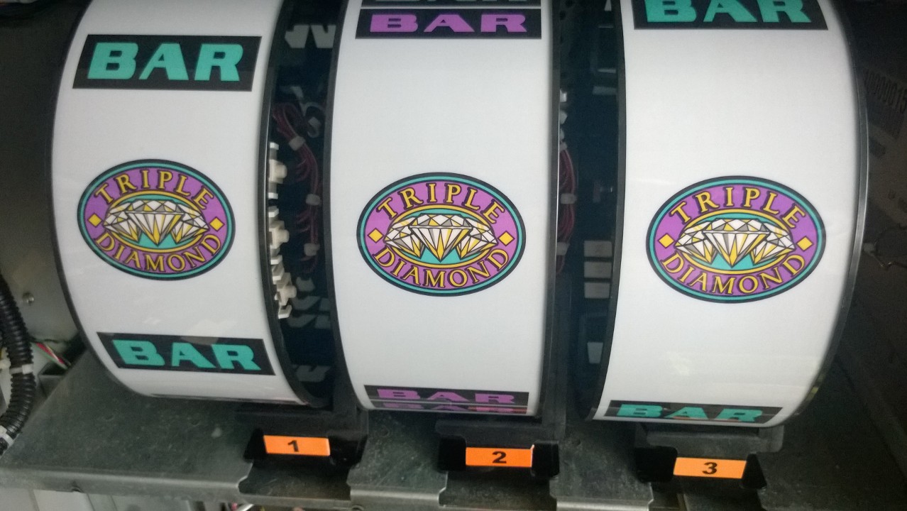 IGT TRIPLE DIAMOND NINE LINE S2000 SLOT MACHINE (BACKLIGHTED REELS) - 