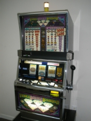 IGT TRIPLE DOUBLE DIAMOND CASINO TOP S2000 SLOT MACHINE 
