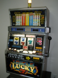 IGT TRIPLE LUCKY SEVENS S2000 SLOT MACHINE 