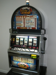 IGT TRIPLE LUCKY STRIKE FIVE REEL S2000 SLOT MACHINE 
