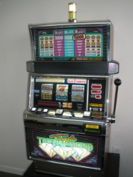 IGT TRIPLE TRIPLE DIAMOND FLAT TOP S2000 SLOT MACHINE 