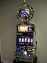 WMS LUCKY LADIES FIVE REEL BLUEBIRD SLOT MACHINE WITH LIGHTED BONUS TOPPER 